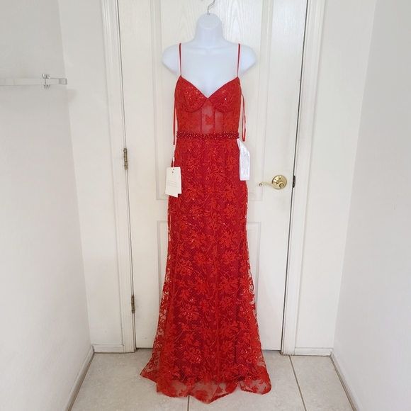 Mac Duggal | 12406 Corset Lace Floral Embroidered Gown Red Size 2 New with Flaws - Picture 2 of 14